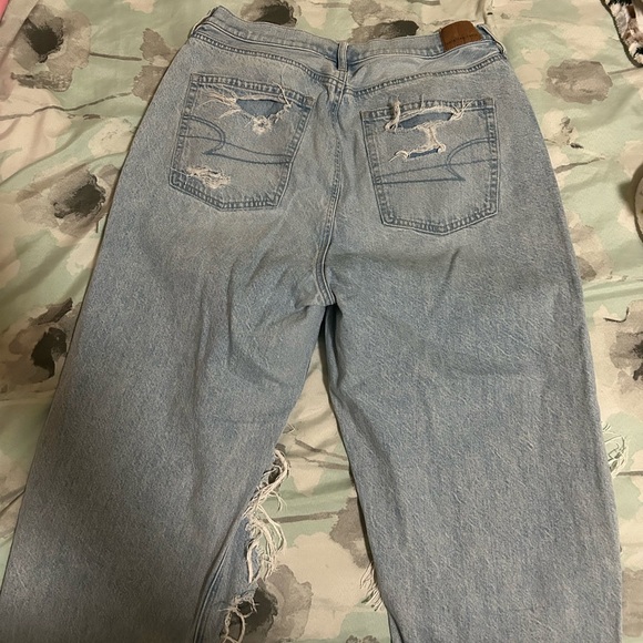 AE Lightwash Ripped Jeans - Picture 4 of 5